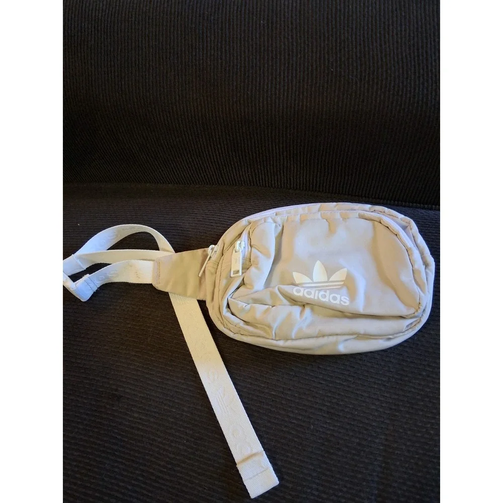 Adidas Originals Adults Unisex Gray Zip Pocket Sport Waist Fanny Pack - Picture 1 of 3